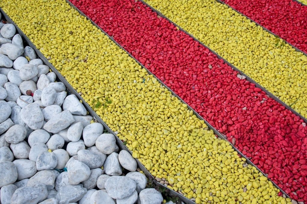 natural pebbles colour stone
